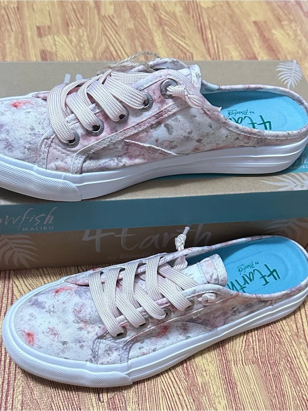 Women's Floral Canvas Slip-On Sneakers - Pink